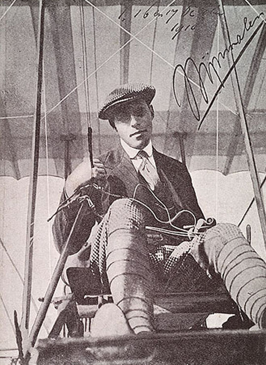 1911, Ajax ziet ze vliegen
